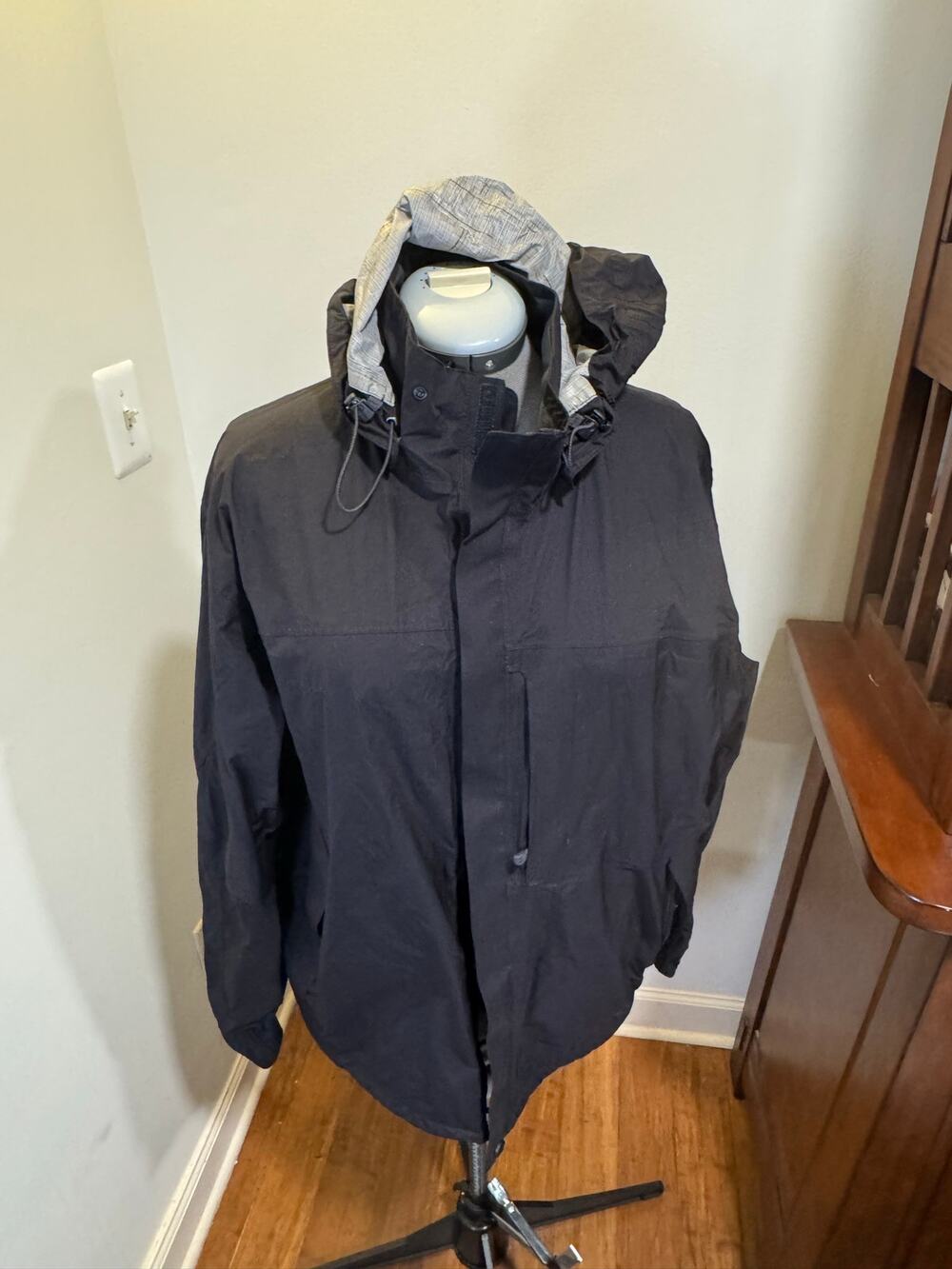 REI Elements Men XL Black Hood Rain Jacket Lightweight Waterproof Outdoor Shell